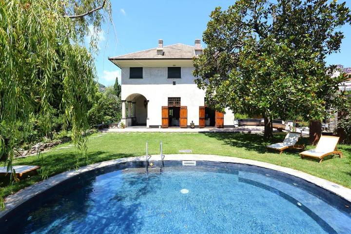 Casa vacanza per 8 persone, con giardino e piscina in Chiavari