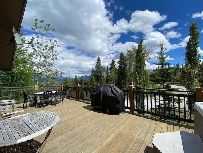 Vacation rental for 6 people, with hot tub and terrace in Kicking Horse