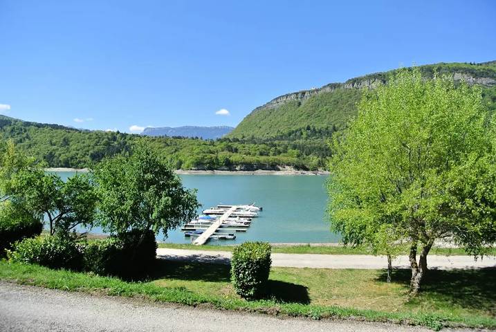 Camping pour 6 personnes, avec terrasse dans l' Isère - 2