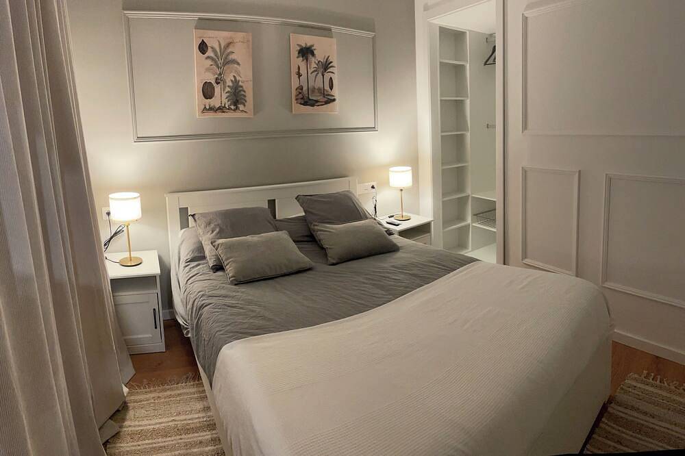Entire apartment, D'Moda lodging. Bright apartment in the center of Ribadeo. in Ribadeo, Rías Altas