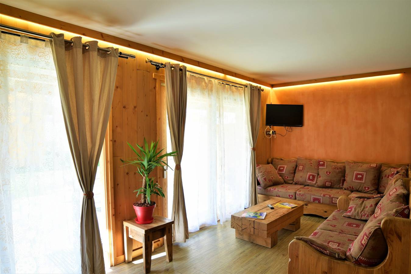 Geheel appartement, Appartement 'L'Éterlou' met privé tuin en wifi in Mont-de-Lans, Les Deux Alpes