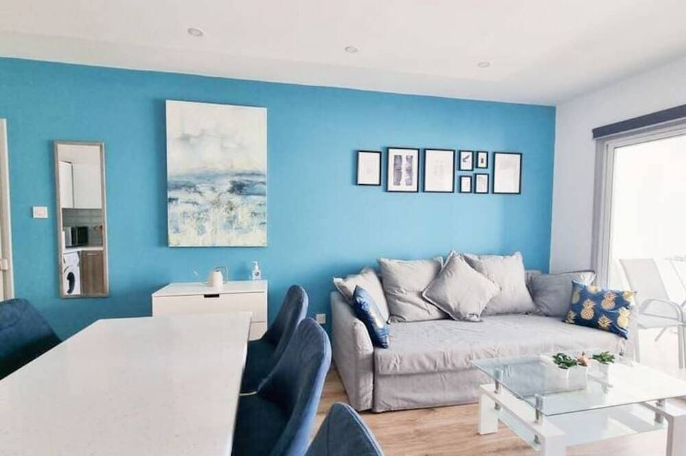 Apartamento entero, Modern Retreat: 2br Stylish Apt with Comfy Rooms! in Lárnaca, Distrito de Larnaca