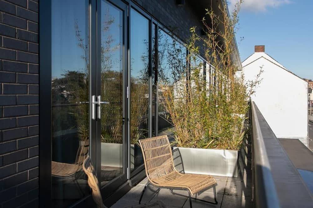 Entire apartment, Rooftop city centre location, luxury styling and superior amenities in Newry, County Armagh