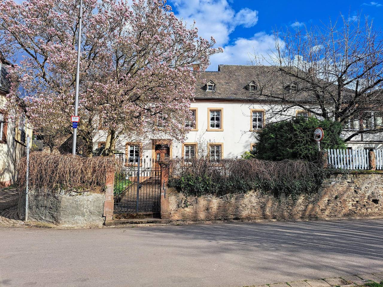 Ganze Ferienwohnung, Ferienwohnung mit Garten und Parkplatz in Neumagen-Dhron, Bernkastel-Kues & Umgebung