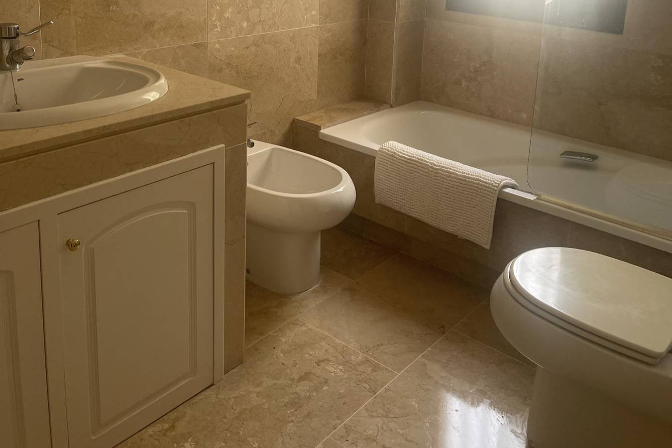 Apartamento vacacional entero, Apartamento de vacaciones para 6 personas con piscina in Puerto de la Duquesa, Manilva