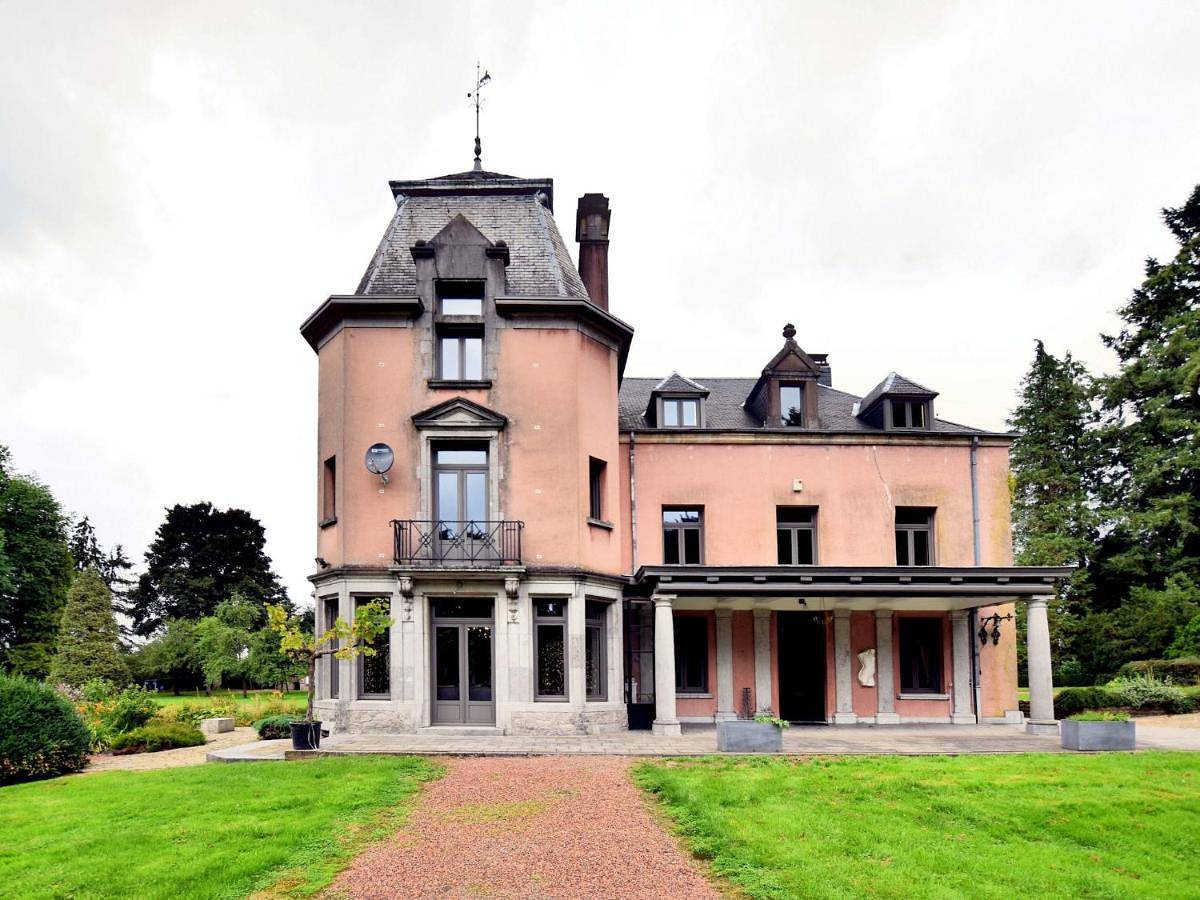 Luxury Estate with Pool & Spa in Jamoigne, Chiny