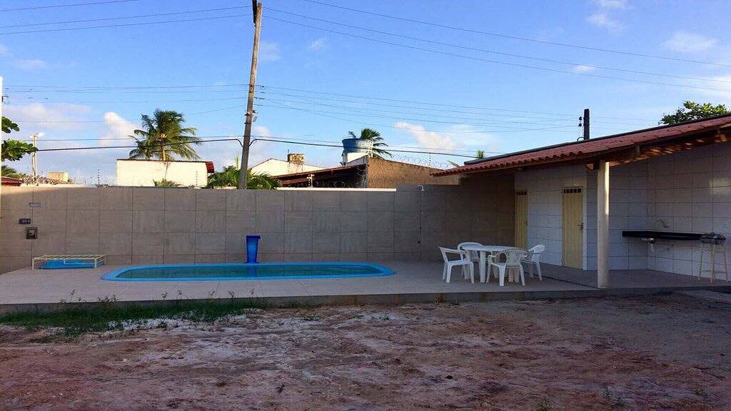 Ausgezeichnetes Haus mit Poolterrasse und Unterstützung, 200 m vom Strand von Tabuba entfernt in Barra de Santo Antônio, Alagoas