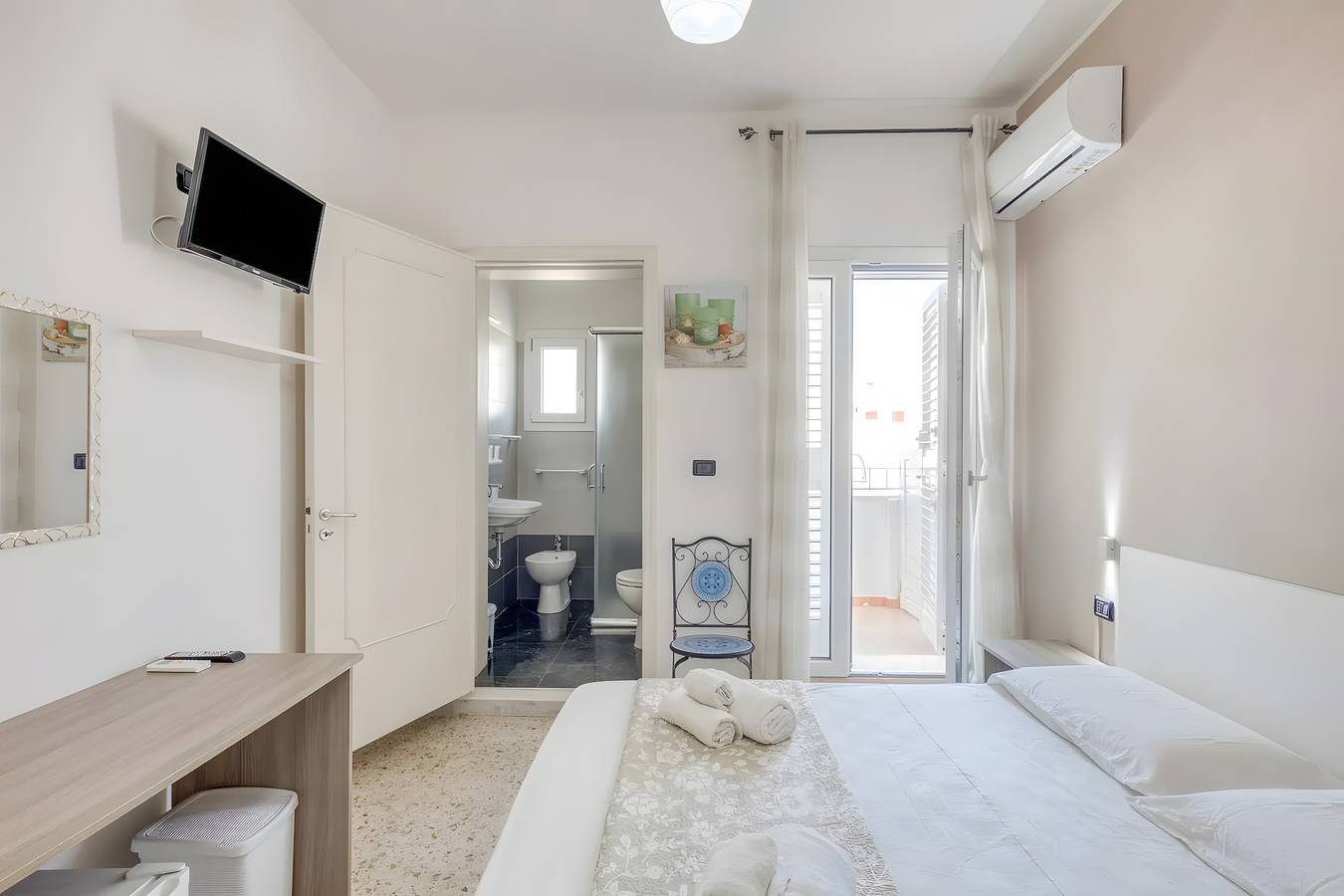 Ferienwohnung 'Grande Struttura - Matrimoniale 6' mit Balkon, Wi-Fi und Klimaanlage in Ugento, Golf von Tarent
