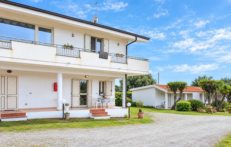 Ganze Ferienwohnung, Luxuriöses Apartment am Strand mit Pool und Parkplatz in Ricadi (gemeinde), Vibo Valentia Provinz