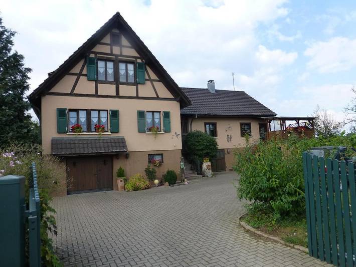 Gîte pour 5 personnes, avec vue ainsi que sauna et jardin à Hagenthal-le-Bas
