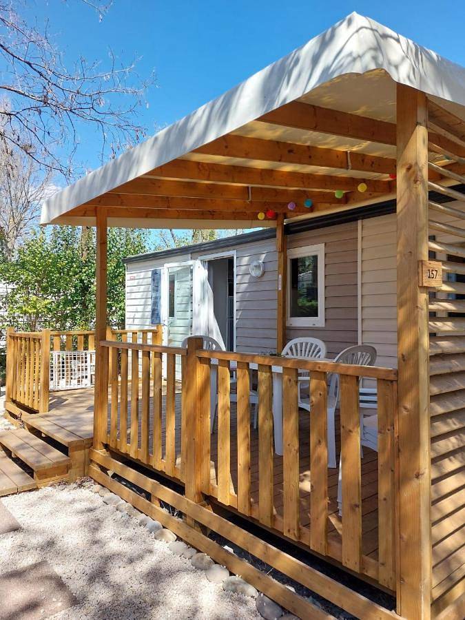 Mobil home 157 tout confort 6 personnes climatisé au pied du Luberon in La Roque-d'Anthéron, Région d'Aix-en-Provence