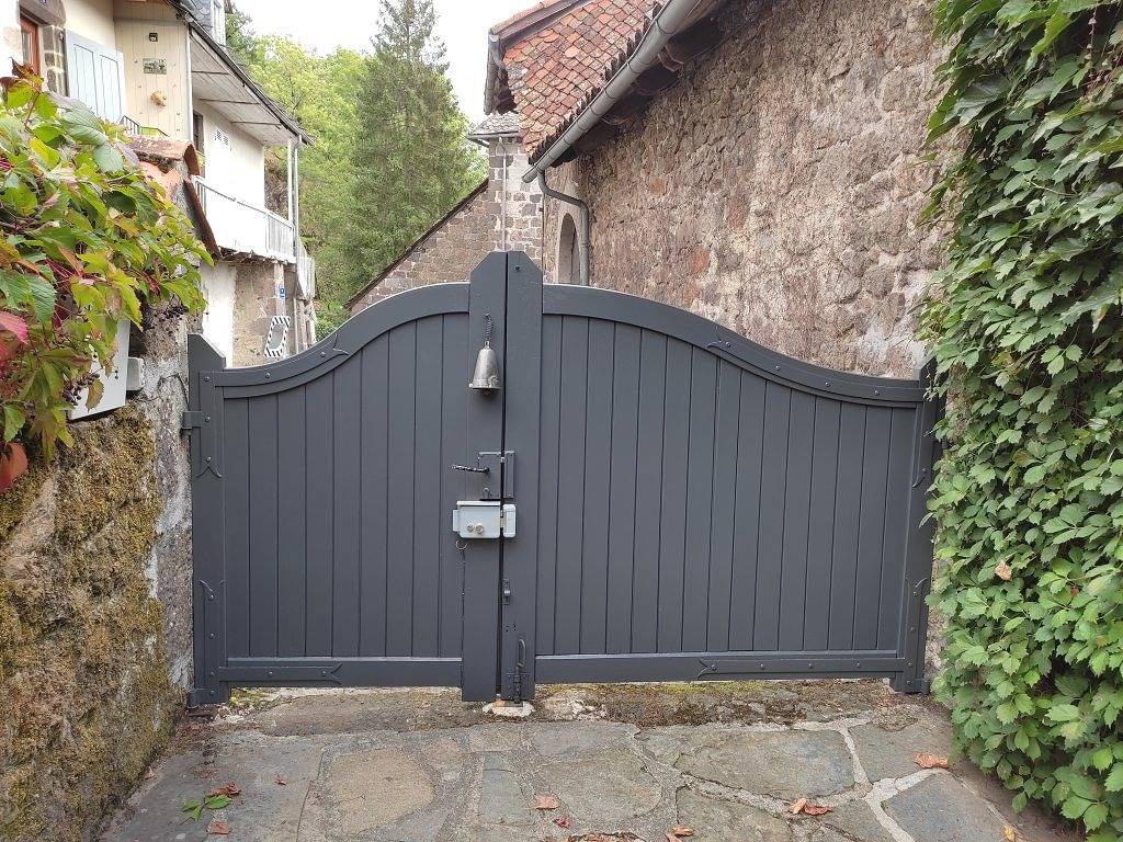 Maison authentique Locobretto dans parc des volcans d'Auvergne in Vic-sur-Cère, Région d'Aurillac