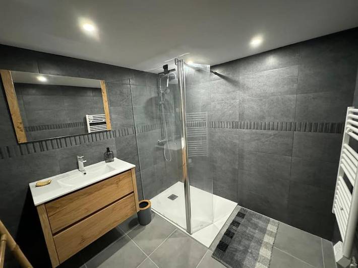 Location de vacances pour 2 personnes, avec piscine ainsi que jardin et terrasse dans Bricquebec En Contentin - 2