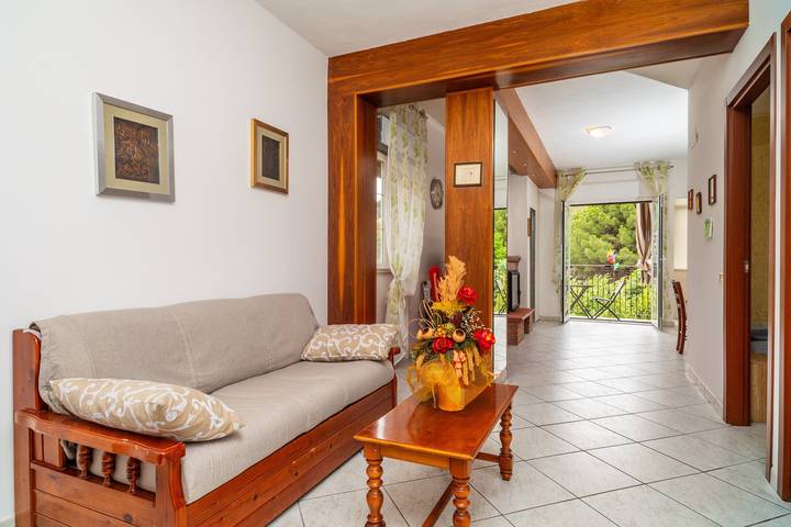 Entire apartment, Apartment 'La Casa Vacanza Di Jano' with Mountain View and Balcony in Francavilla di Sicilia, Messina Province