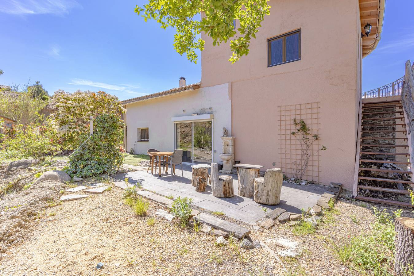 Gite con dormitorio, vista lago, giardino privato e balcone in Rigarda, Prades e dintorni