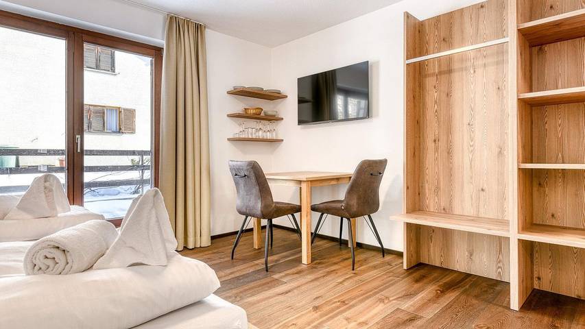 Ferienwohnung für 2 Personen, mit Terrasse und Garten sowie Ausblick, kinderfreundlich in Schruns