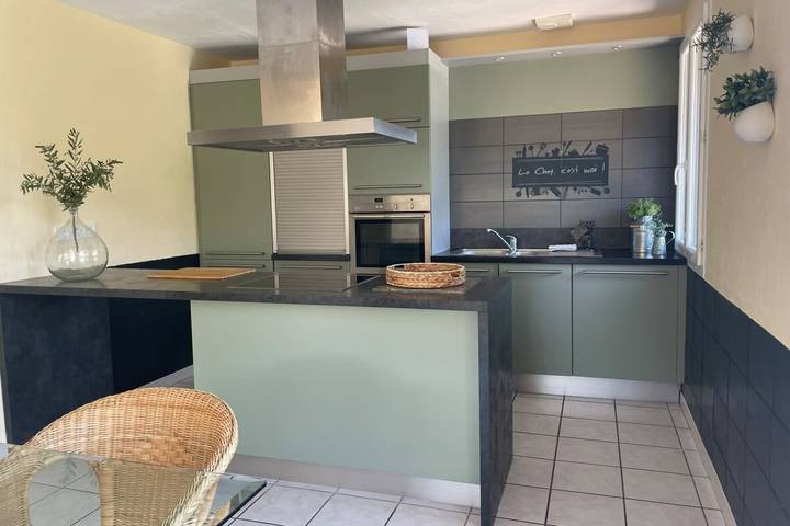 Location de vacances pour 8 personnes, avec balcon ainsi que jardin et piscine, adapté aux familles dans Parc naturel régional Corbières-Fenouillèdes - 2