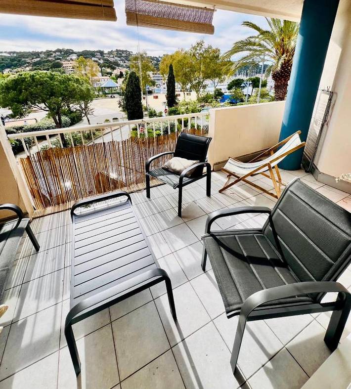 Gîte pour 5 personnes, avec Balcon ainsi que Terrasse et Vue dans Office De Tourisme De Saint Mandrier