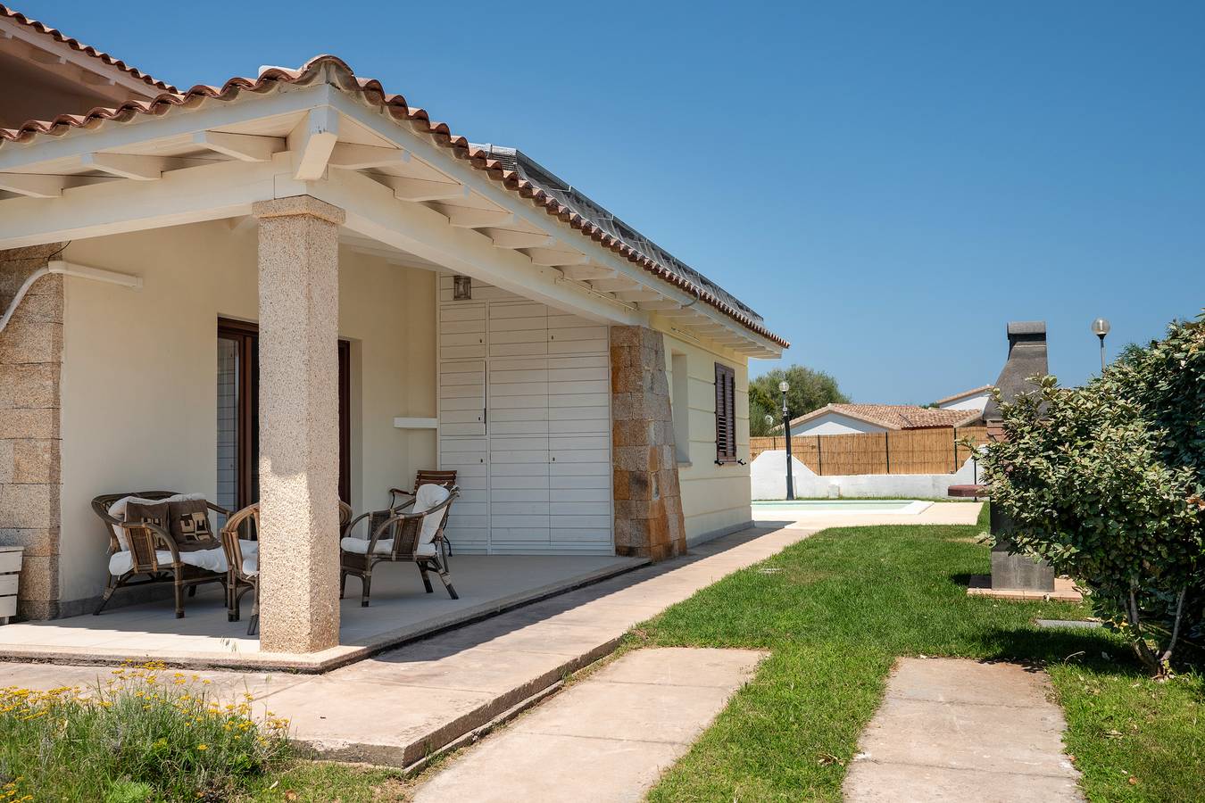 Central Holiday Home with Wi-Fi, Air Conditioning & Pool; Parking Available, Pets Allowed  in San Teodoro, Olbia-Tempio