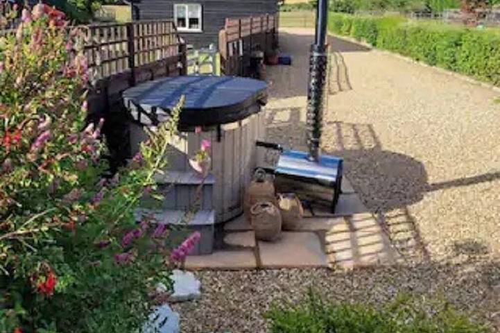Gîte pour 2 personnes, avec terrasse ainsi que jacuzzi et jardin, animaux acceptés - 1