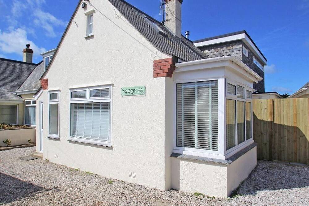 Cottage for 10 People in Crantock, Cornwall