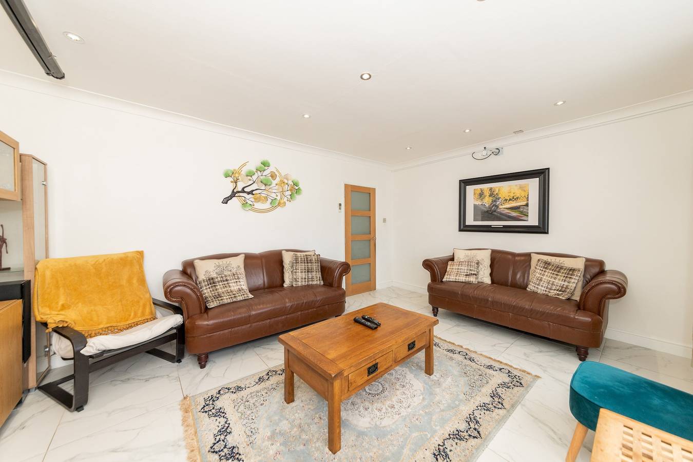Modern House 4 Parking & Excellent Transport Links - Pass the Keys in Reading, Berkshire