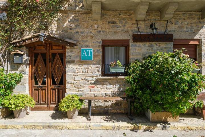 Gîte pour 4 personnes, avec vue et terrasse, animaux acceptés à Biescas - 2