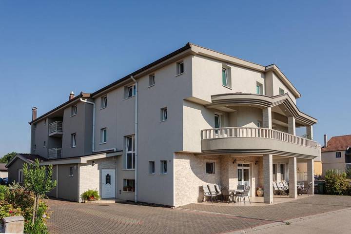 Chambre d’hôte pour 2 personnes, avec balcon ainsi que vue et jardin dans Međugorje
