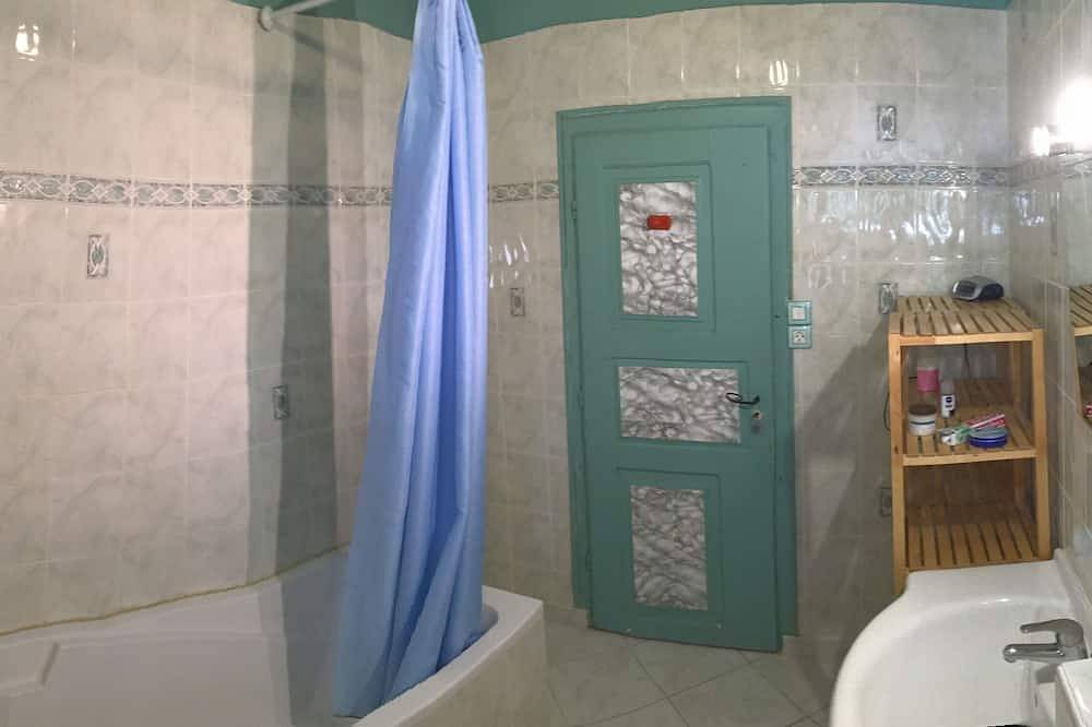 Large villa 10 minutes from the Nîmes Arena in Nîmes, Nimes region