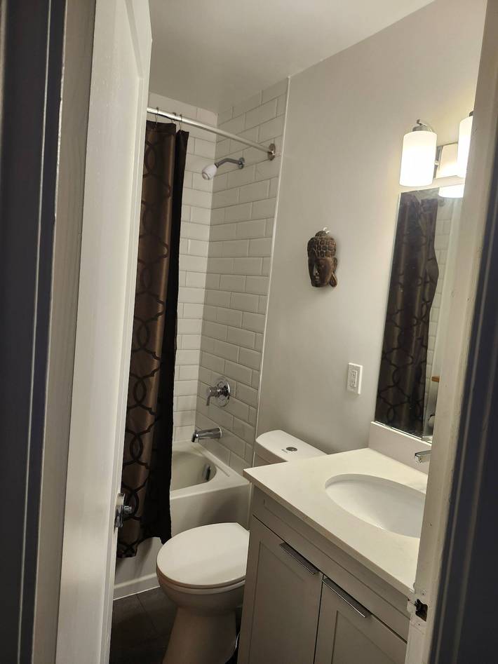 Apartamento entero, ¡El apartamento de 1 cama tiene capacidad para 4 a 20 minutos de todo! in North York, Toronto