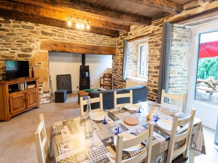 Gîte pour 6 personnes, avec terrasse dans Cubières - 4