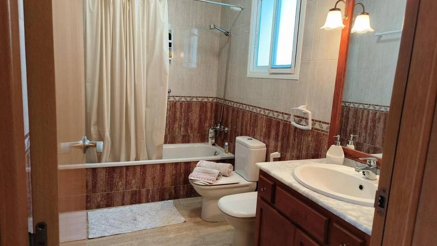 Location de vacances pour 8 personnes, avec vue et balcon dans Els Muntells