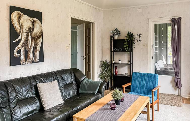 Hel semesterlägenhet, Lägenhet för 5 Personer med trädgård in Nybro