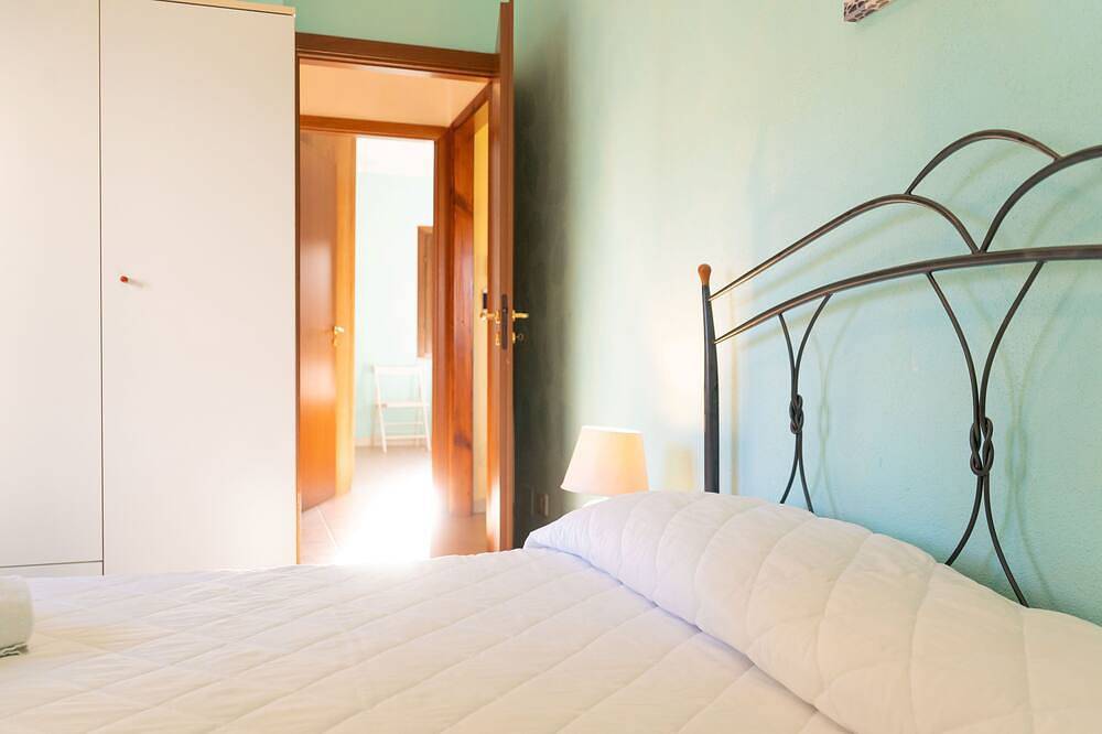 Appartamento intero, Tulipano - Due Camere da Letto Appartamento, Ospiti Massimo 4 in Posada, Provincia di Nuoro