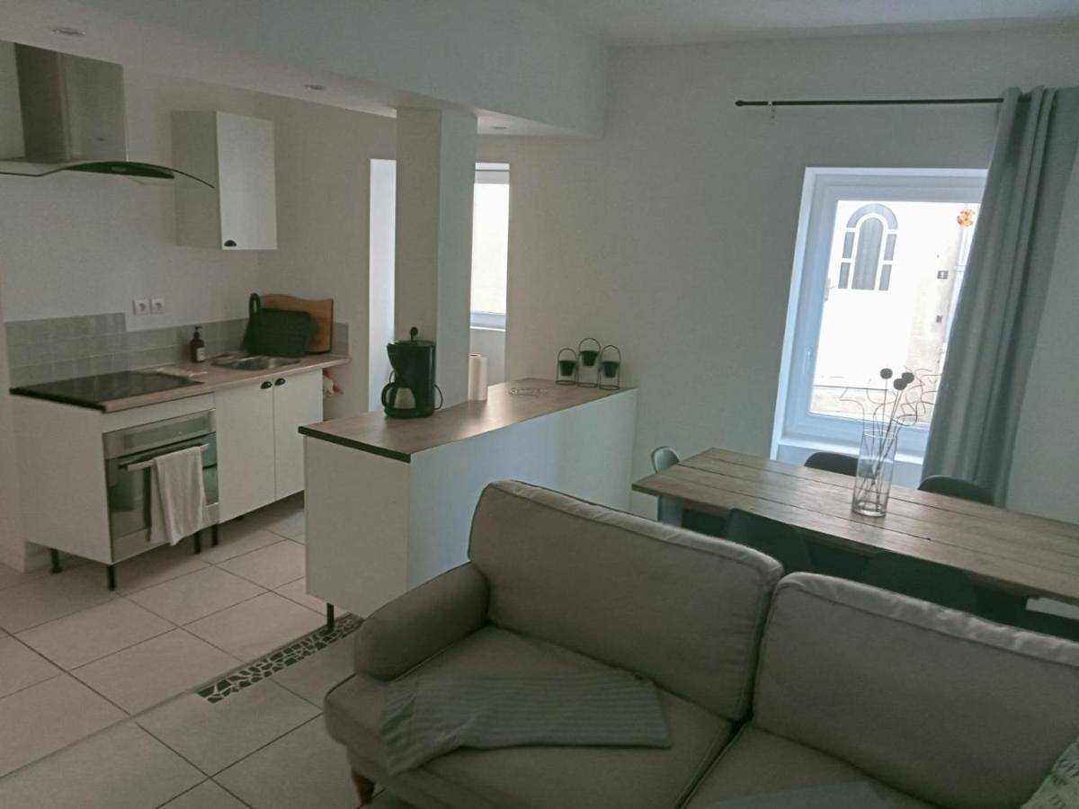 Three-Bedroom House in Pieusse, Région de Limoux