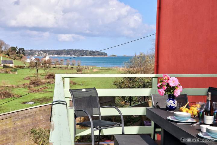 Villa pour 8 personnes, avec jardin ainsi que jacuzzi et terrasse, animaux acceptés