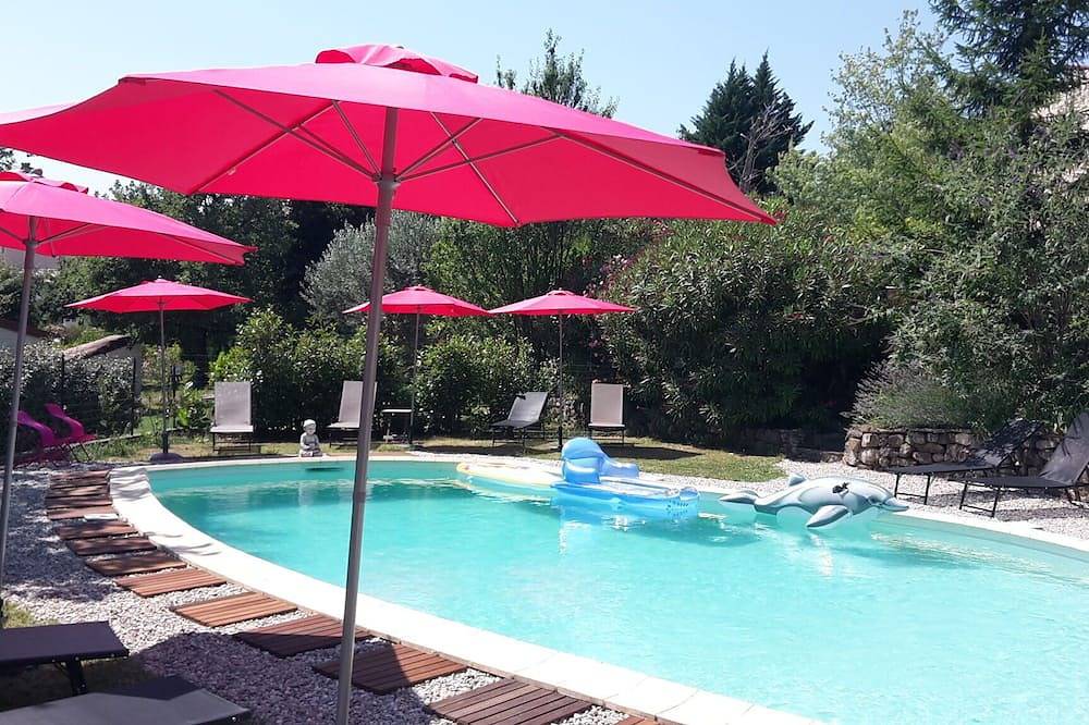 Chalet avec terrasse ombragée au calme.Gites à l'unisson Tauriers in Tauriers, Ardèche