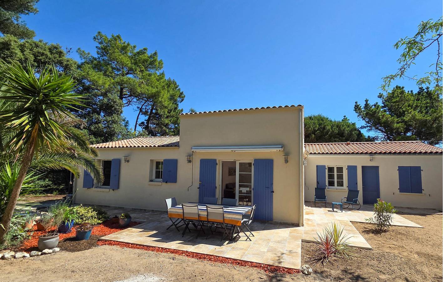 Charmantes 1BR Apt: Parkplatz, TV, Garten, 600m zum Plage de Chaucre in Saint-Georges-d'Oléron, Côte de Beauté