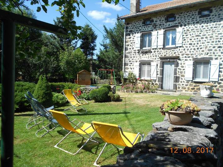Location de vacances pour 6 personnes, avec piscine ainsi que jardin et vue à Alleyrac - 3