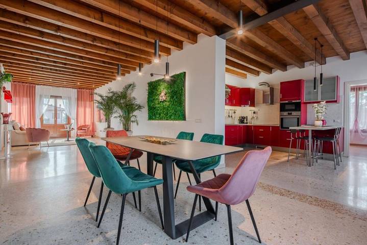 Casa vacanza per 10 persone, con Balcone e Idromassaggio nonché Terrazza e Giardino a Stra