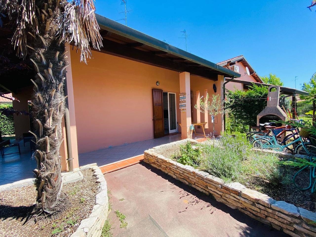 Modern head house with large garden in Lido delle Nazioni, Province de Ferrare