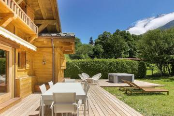 Chalet pour 10 personnes, avec sauna ainsi que jardin et jacuzzi à Les Houches