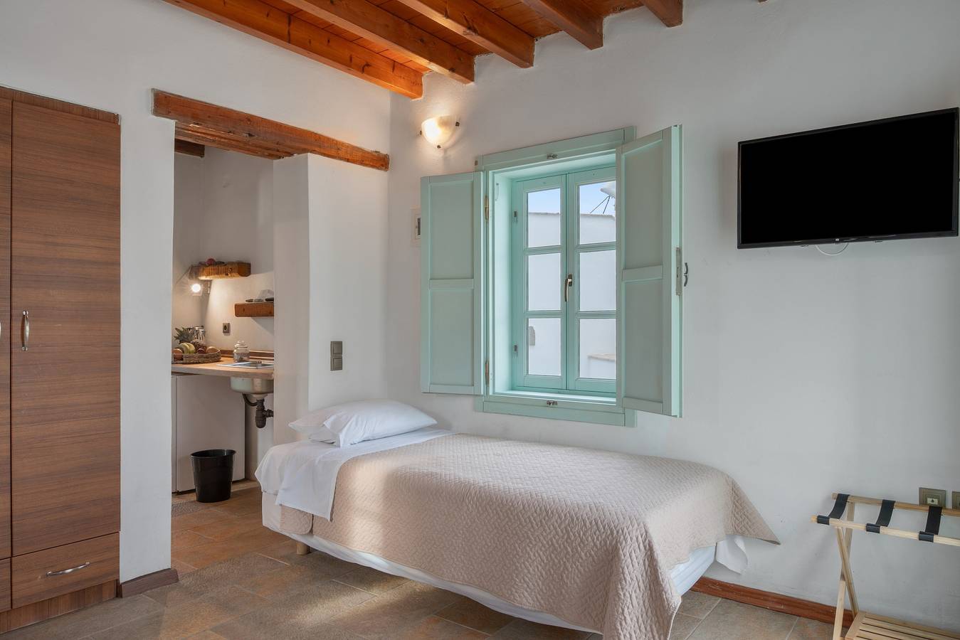 Apartment In A Hotel 'Family Room No 2' with Shared Pool, Wi-Fi and Air Conditioning in Skala (Patmos), Dodecanese