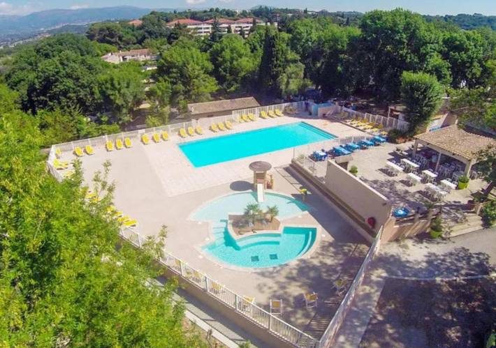 Camping pour 5 personnes, avec piscine, animaux acceptés