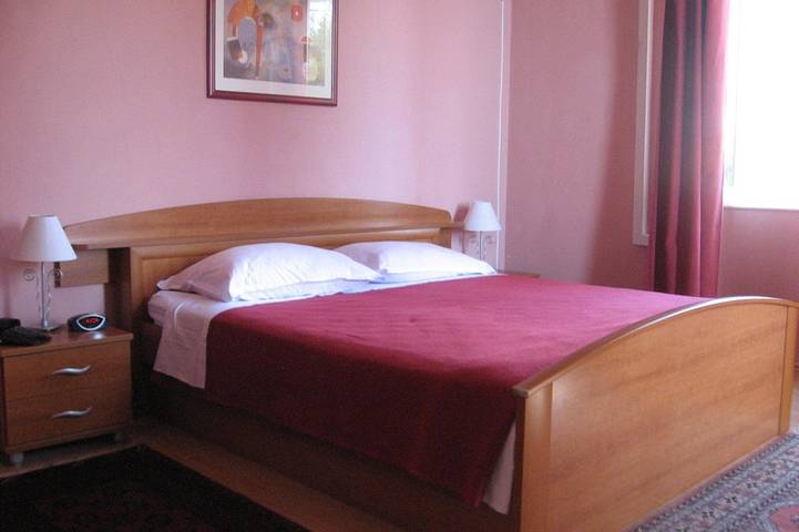 Geheel appartement, Summer discounts - Serene 2-bedroom with AC in the heart of Dubrovnik in Dubrovnik, Grad Dubrovnik