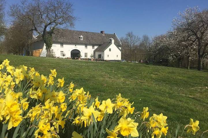 Serene Castle Retreat with Historic Ambiance | Garden Views Near GaiaZOO in Kerkrade, Parkstad Limburg
