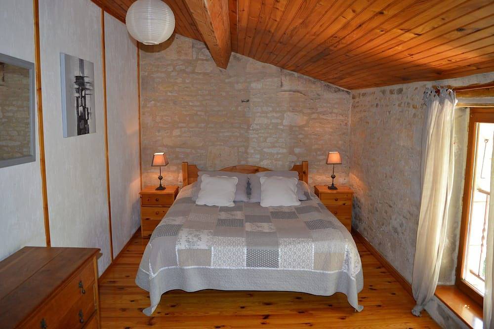 Domaine de pegon  : 6 gites pour 36 couchages, salle de réception et piscine. in Saint-Pierre-d'Amilly, Région de Rochefort