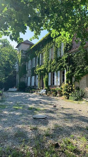 Gîte pour 4 personnes, avec jardin et sauna ainsi que piscine et jacuzzi à Montréal (Lanquedoc-Roussillon)