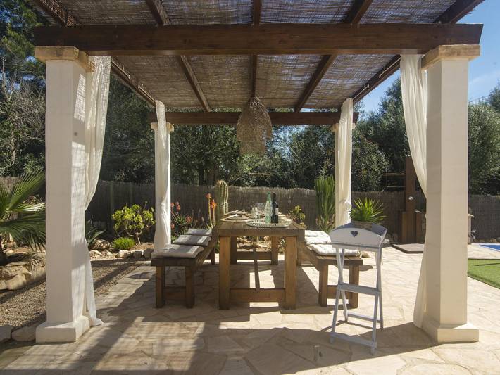 Finca für 4 Personen, mit Terrasse und Garten in Cala Llombards