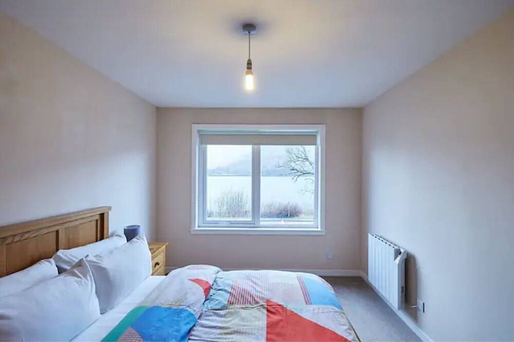 Entire apartment, Etive, Beautiful Lochside Apartment with balcony in Fort William, Loch Linnhe
